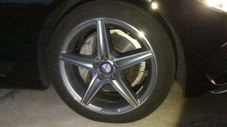 タイヤホイール前