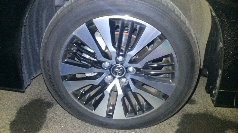 タイヤホイール前