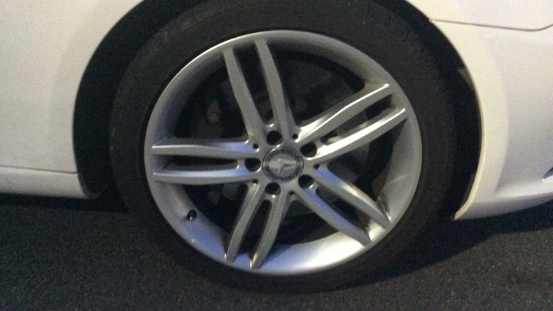 タイヤホイール前