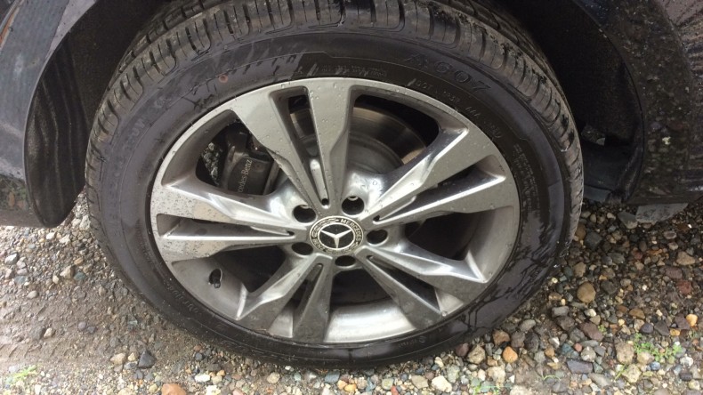 タイヤホイール前