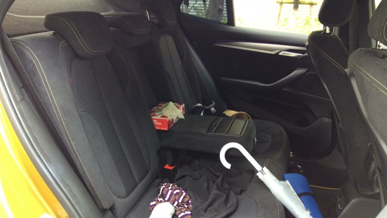 内装後方シート