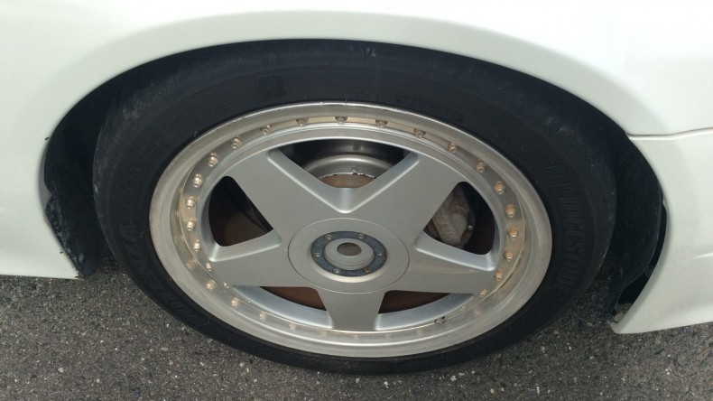 タイヤホイール前