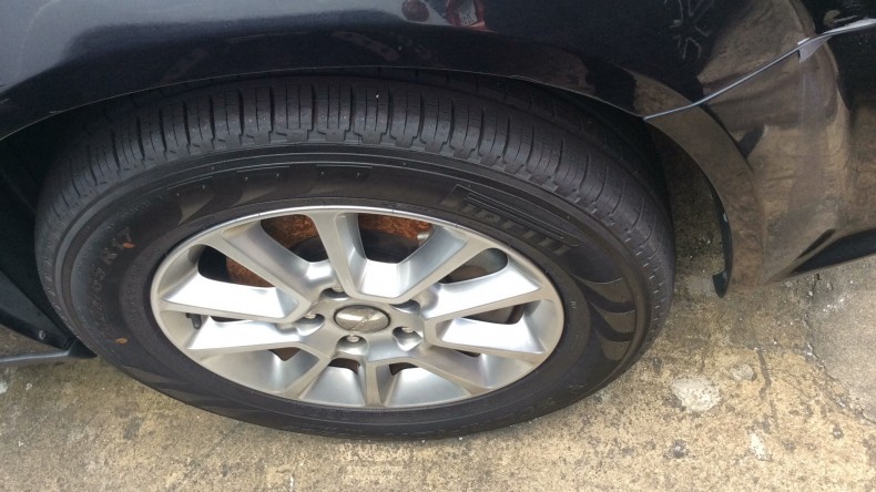 タイヤホイール前