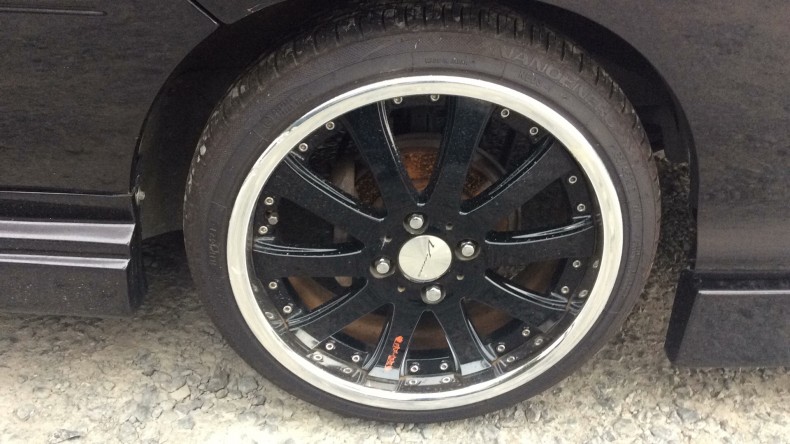 タイヤホイール前