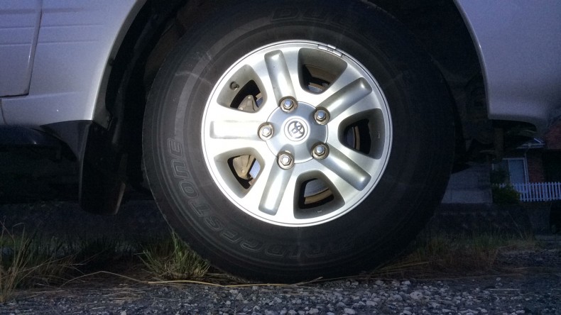 タイヤホイール前