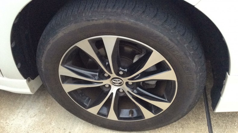 タイヤホイール前