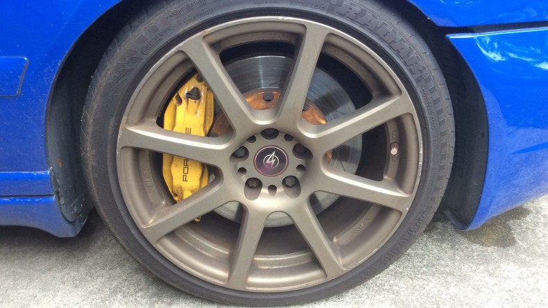 タイヤホイール前