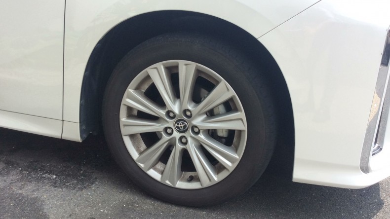 タイヤホイール前