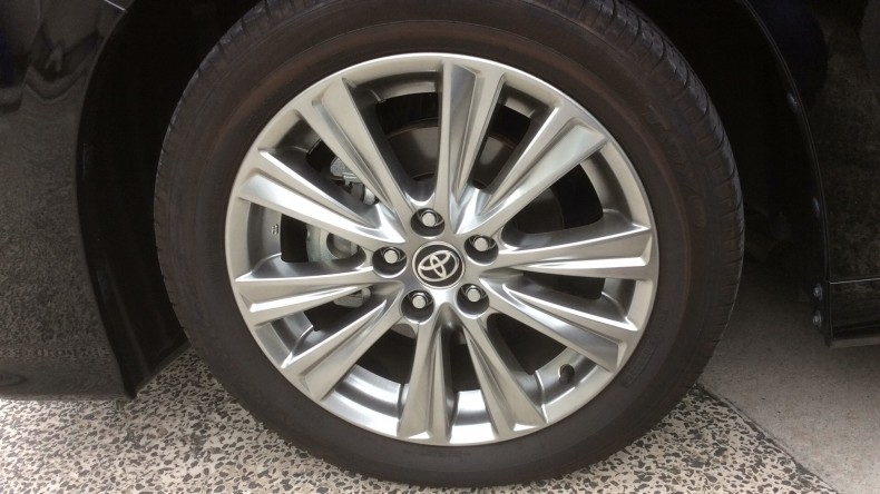 タイヤホイール前