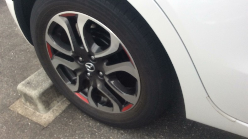 タイヤホイール前