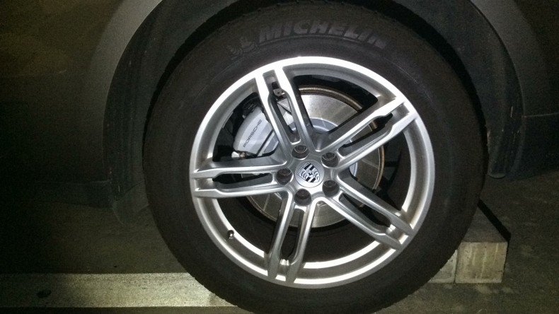 タイヤホイール前