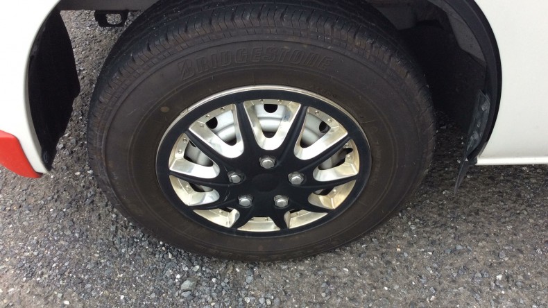 タイヤホイール前