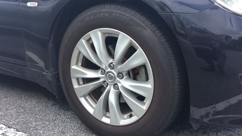 タイヤホイール前