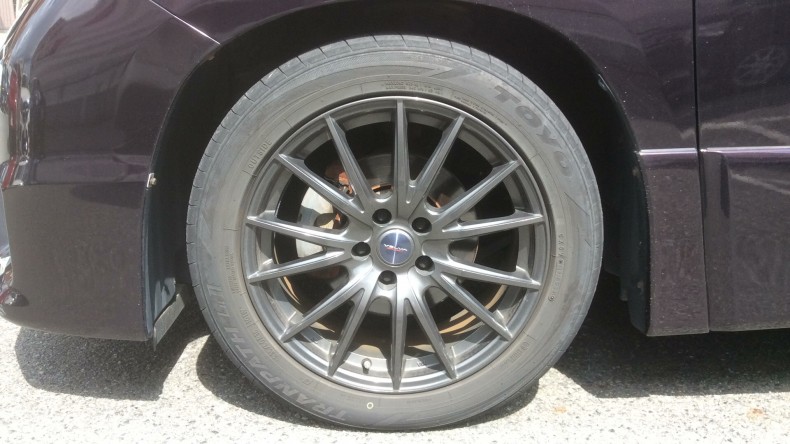 タイヤホイール前