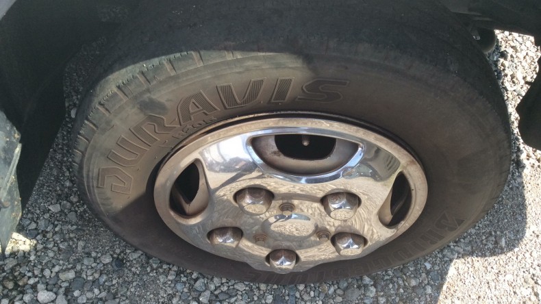 タイヤホイール前