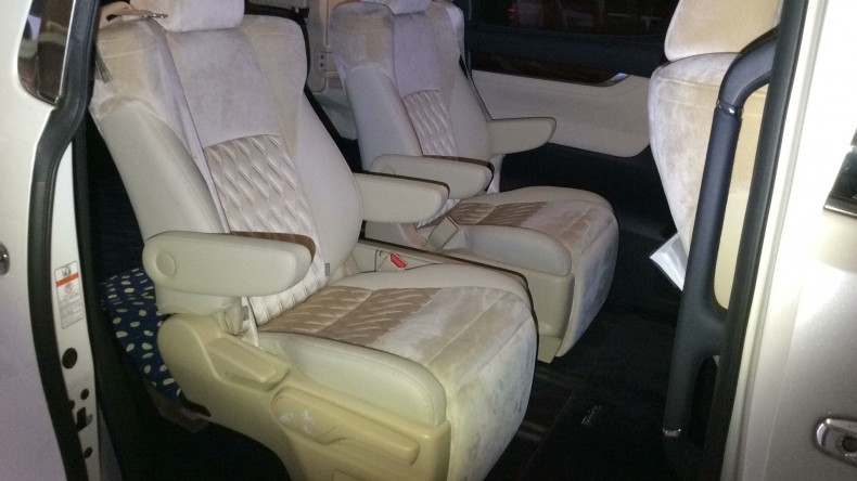 内装後方シート