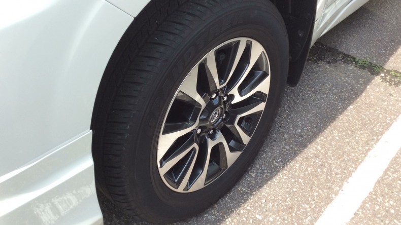 タイヤホイール前