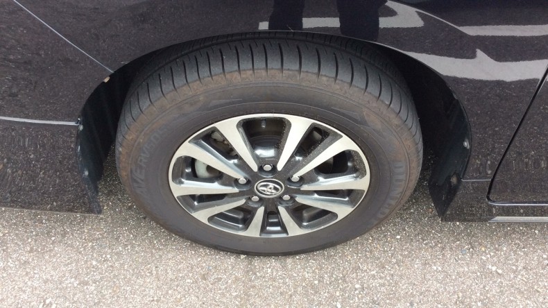 タイヤホイール前