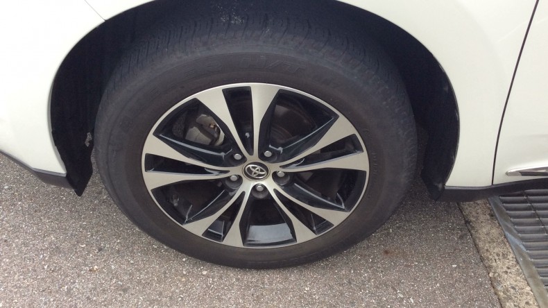 タイヤホイール前