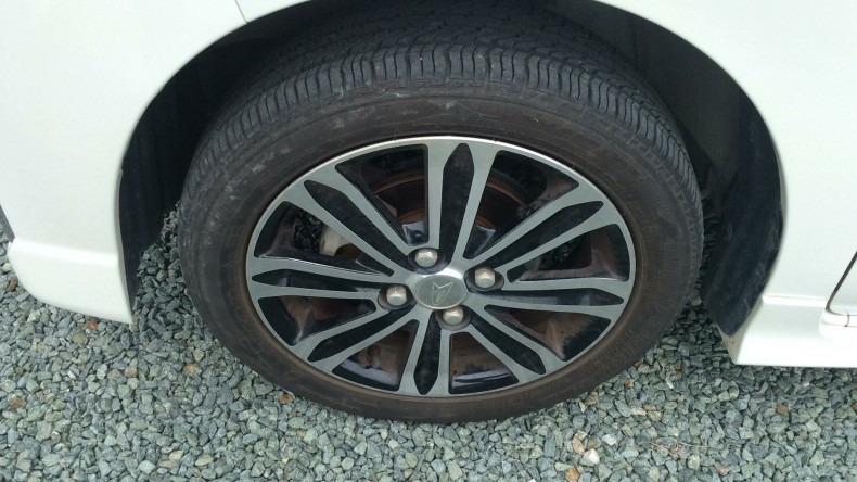 タイヤホイール前