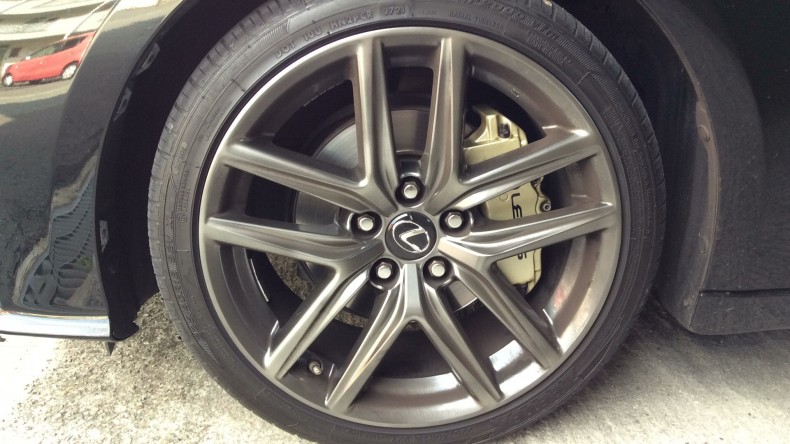 タイヤホイール前