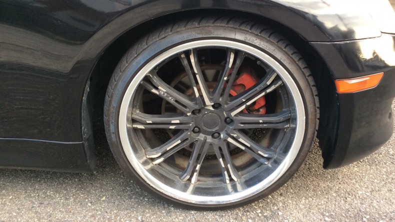 タイヤホイール前