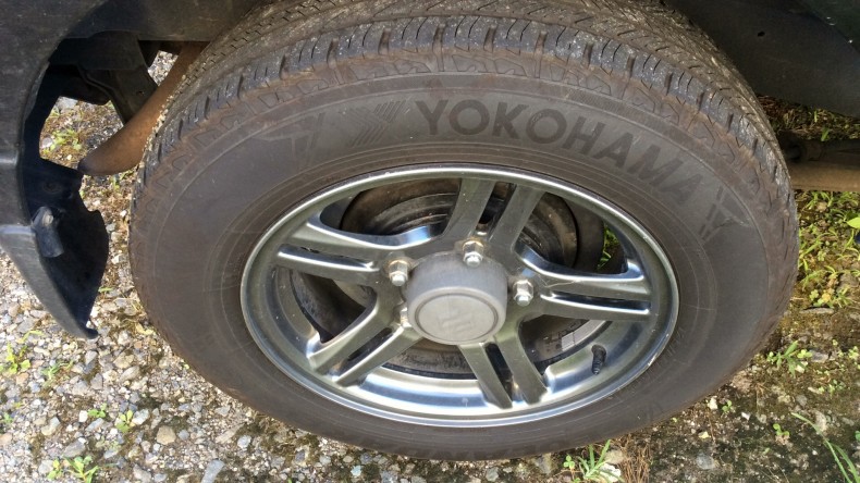 タイヤホイール前