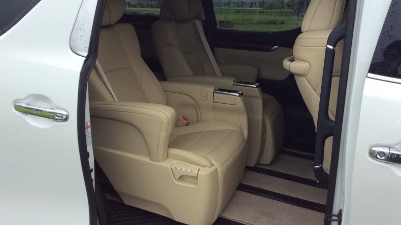 内装後方シート