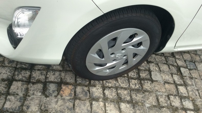 タイヤホイール前