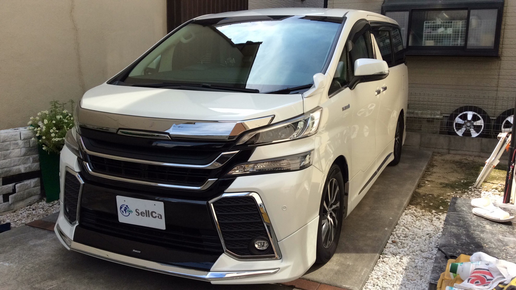 トヨタ　ヴェルファイアハイブリッドの車種サムネイル画像