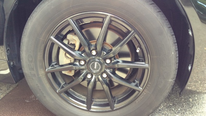 タイヤホイール前