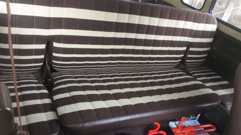 内装後方シート