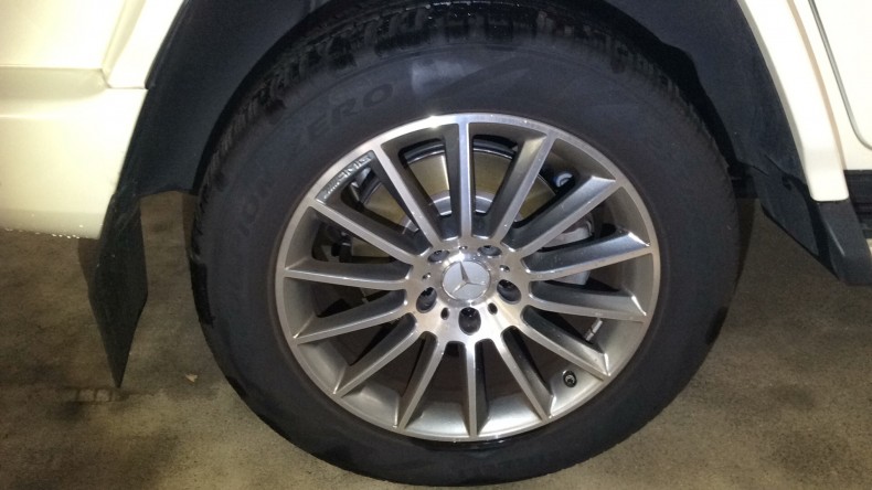 タイヤホイール前