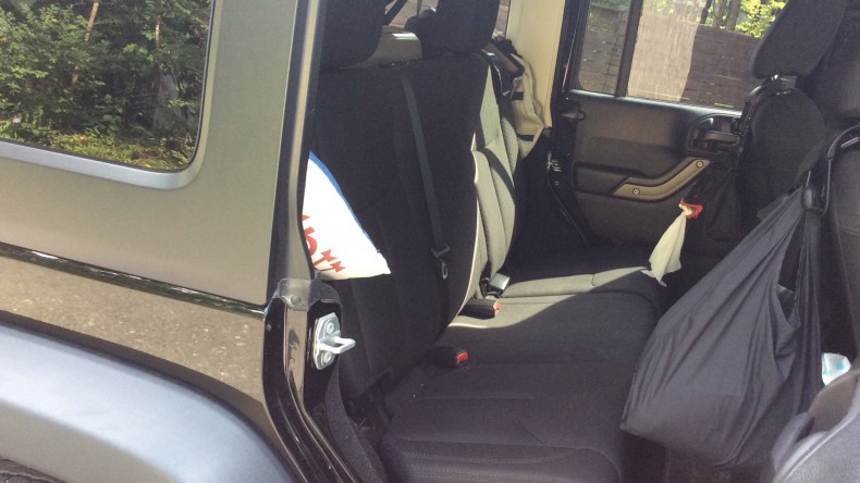 内装後方シート