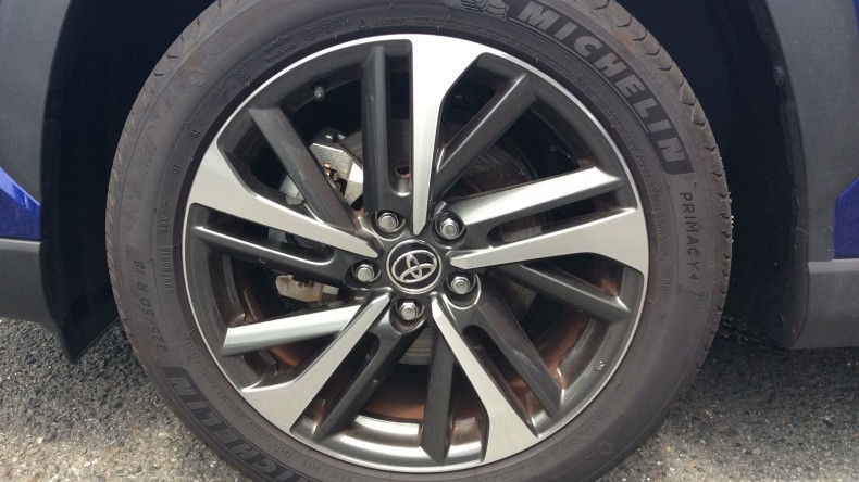 タイヤホイール前