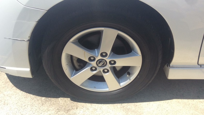 タイヤホイール前