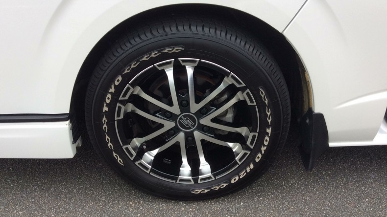 タイヤホイール前