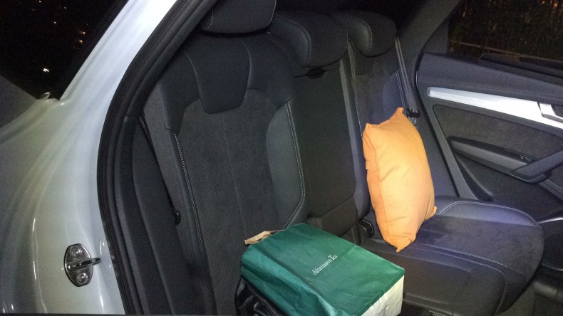 内装後方シート