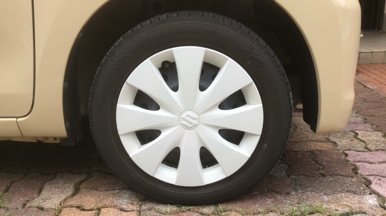 タイヤホイール前