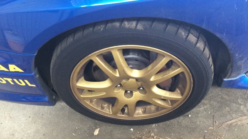 タイヤホイール前