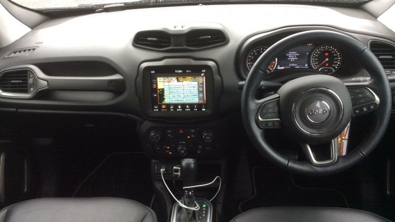 内装インパネ全体