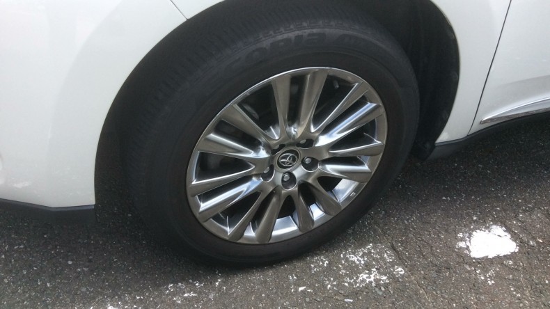 タイヤホイール前