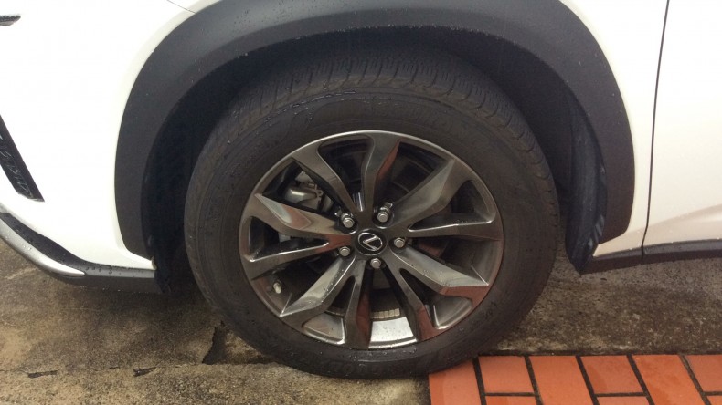 タイヤホイール前