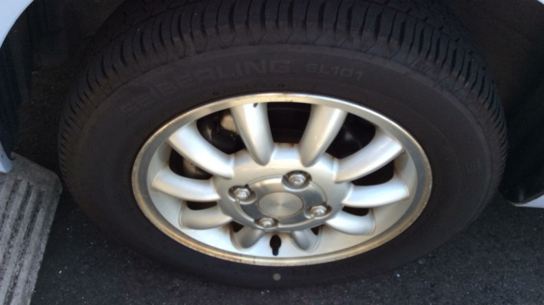 タイヤホイール前