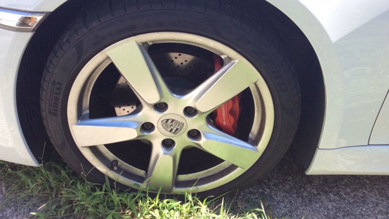 タイヤホイール前