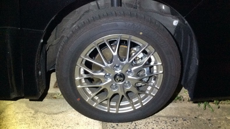 タイヤホイール前