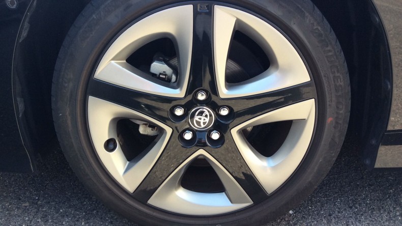 タイヤホイール前