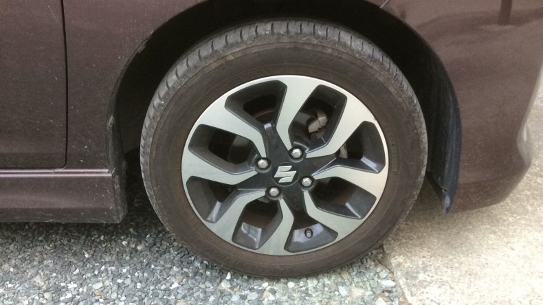 タイヤホイール前