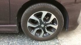 タイヤホイール前