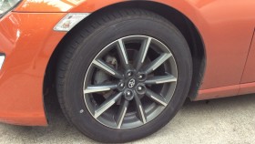 タイヤホイール前